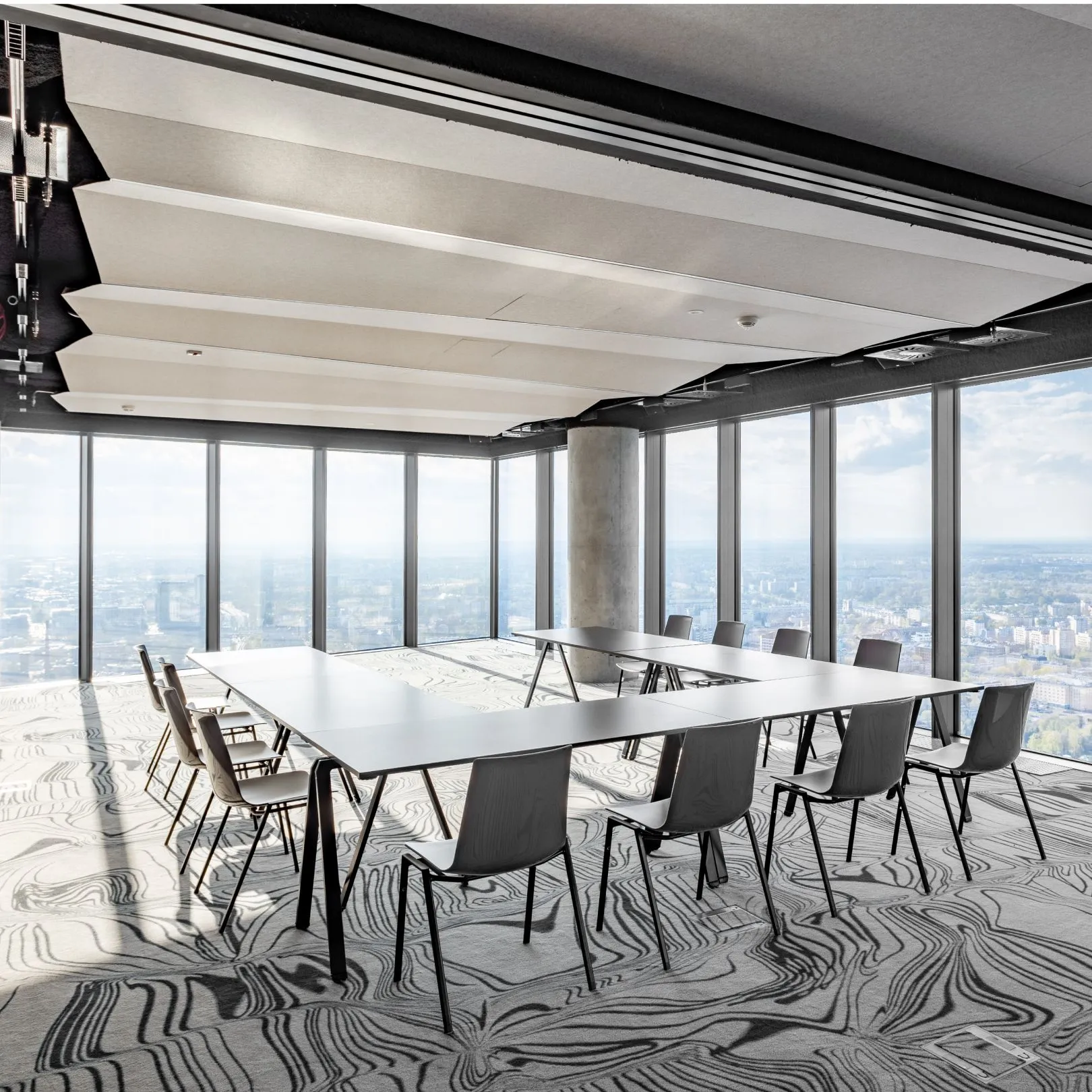 Acoustic adaptation of the conference room at heights