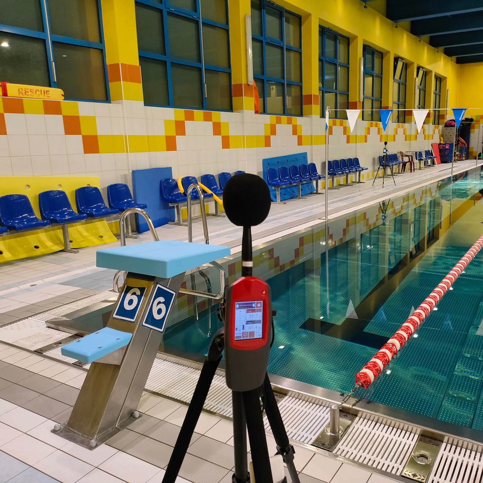 Acoustic measurements at the swimming pool