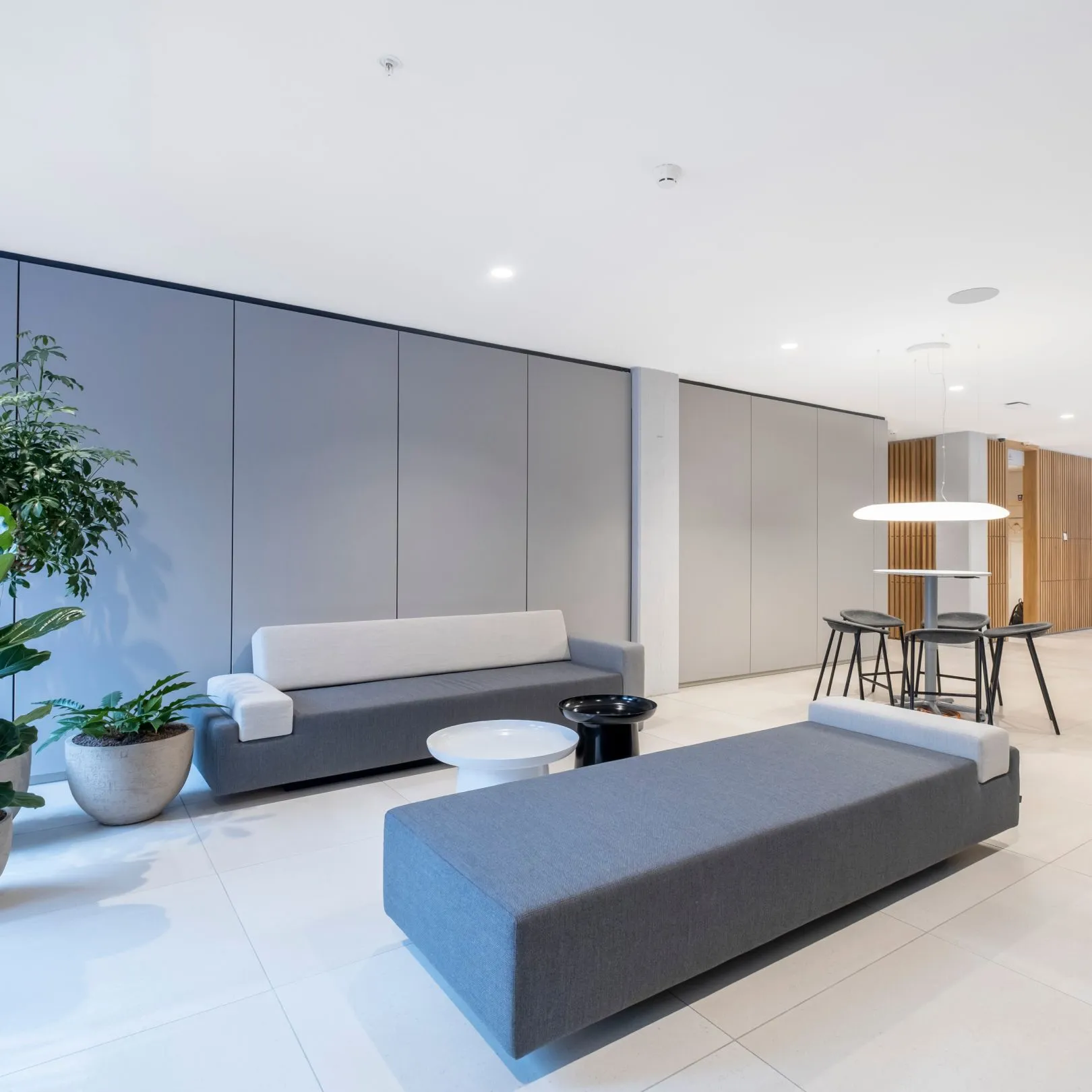 Sonacoustic® PL1 plaster in the lobby of the Dronten town hall