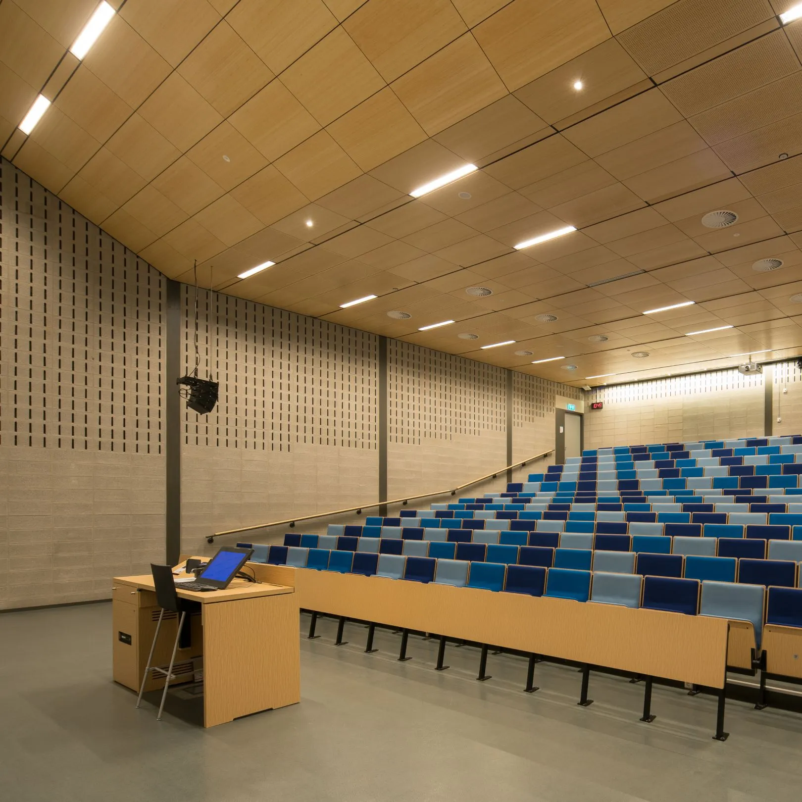 Soundblox® block wall in the auditorium of Erasmus University Rotterdam