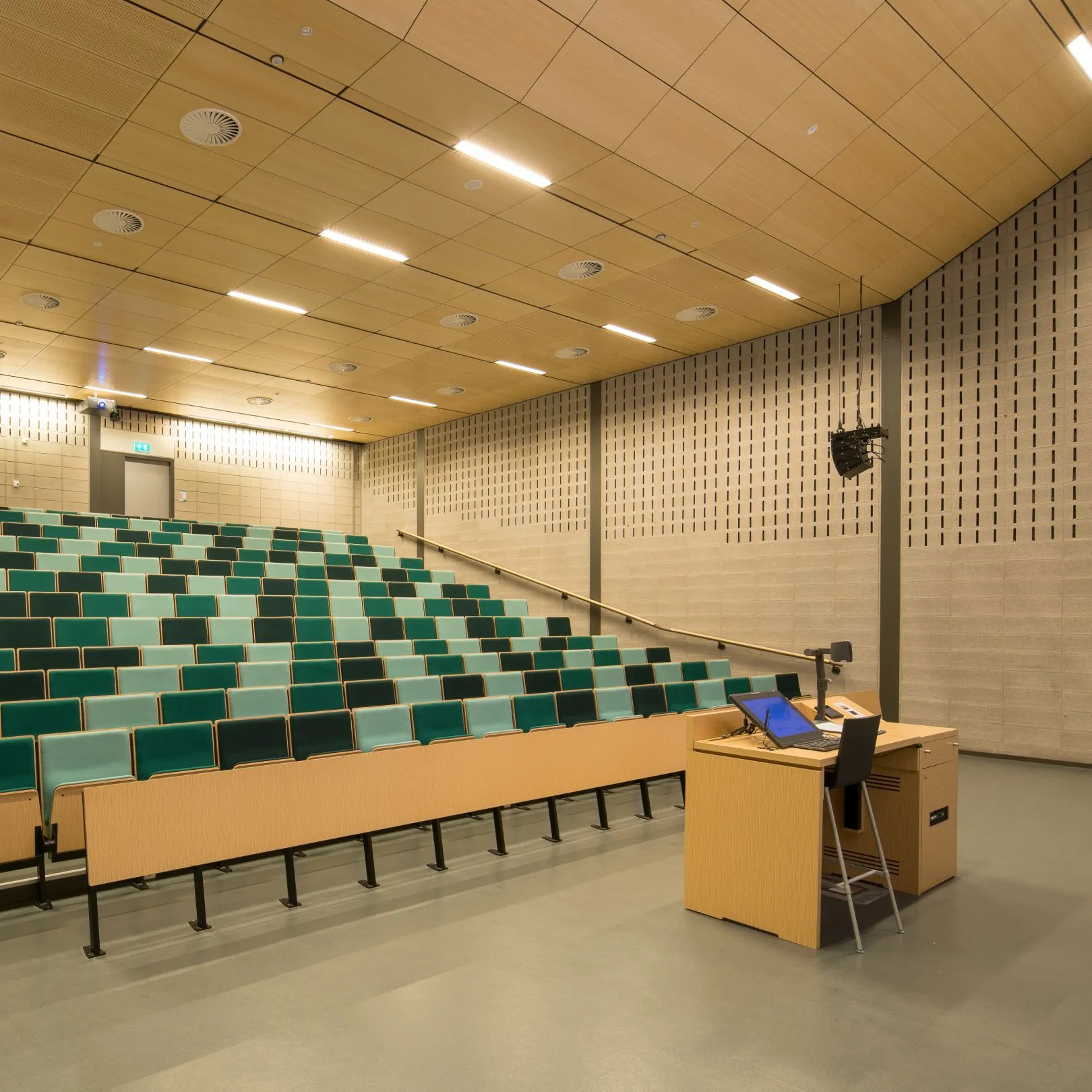 Soundblox® blocks in the auditorium of Erasmus University Rotterdam