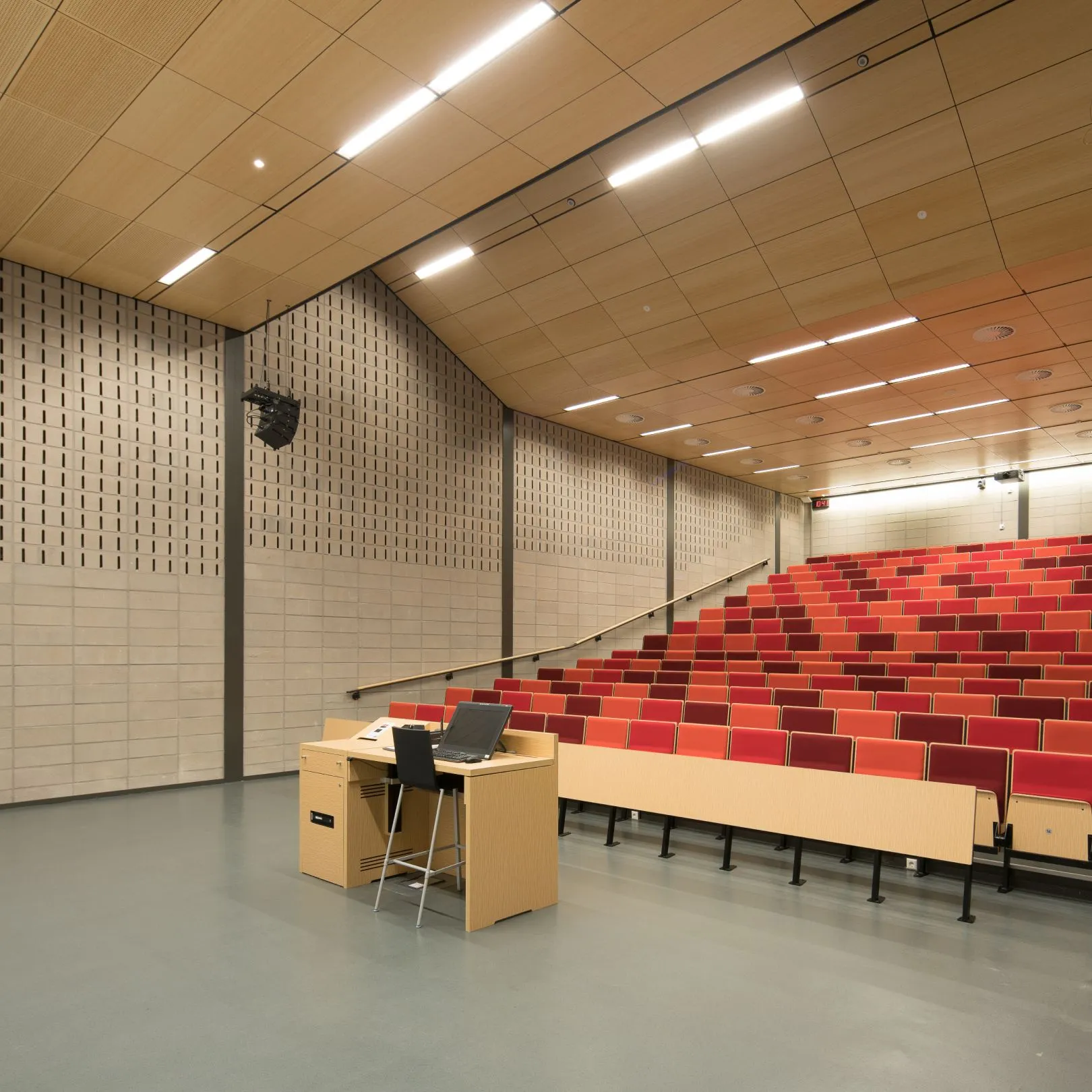 Soundblox® blocks in the auditorium of Erasmus University Rotterdam