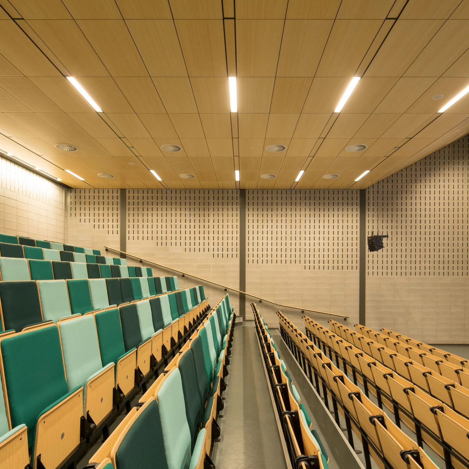 Soundblox® blocks in the auditorium of Erasmus University Rotterdam