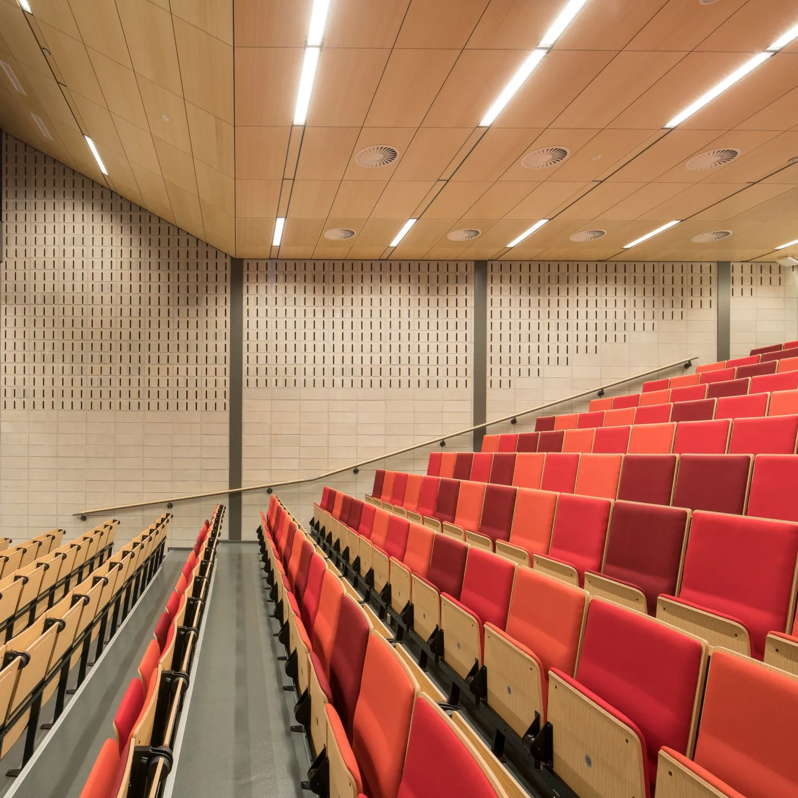 Soundblox® blocks in the auditorium of Erasmus University Rotterdam