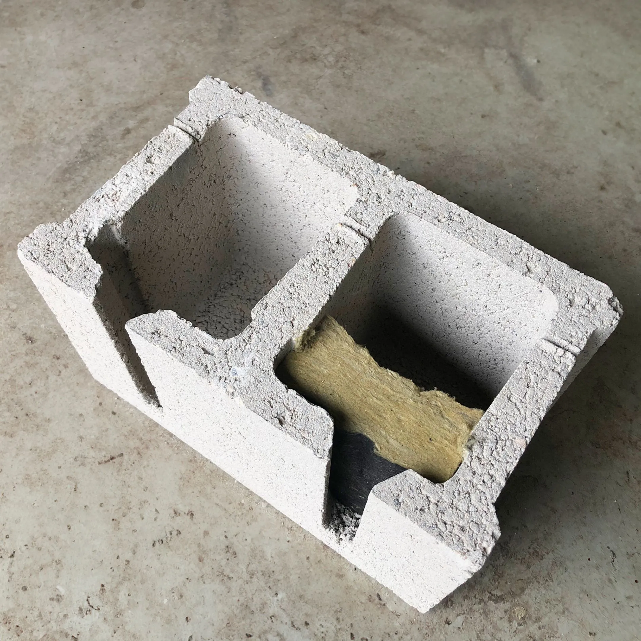 Soundblox® block with mineral wool filling