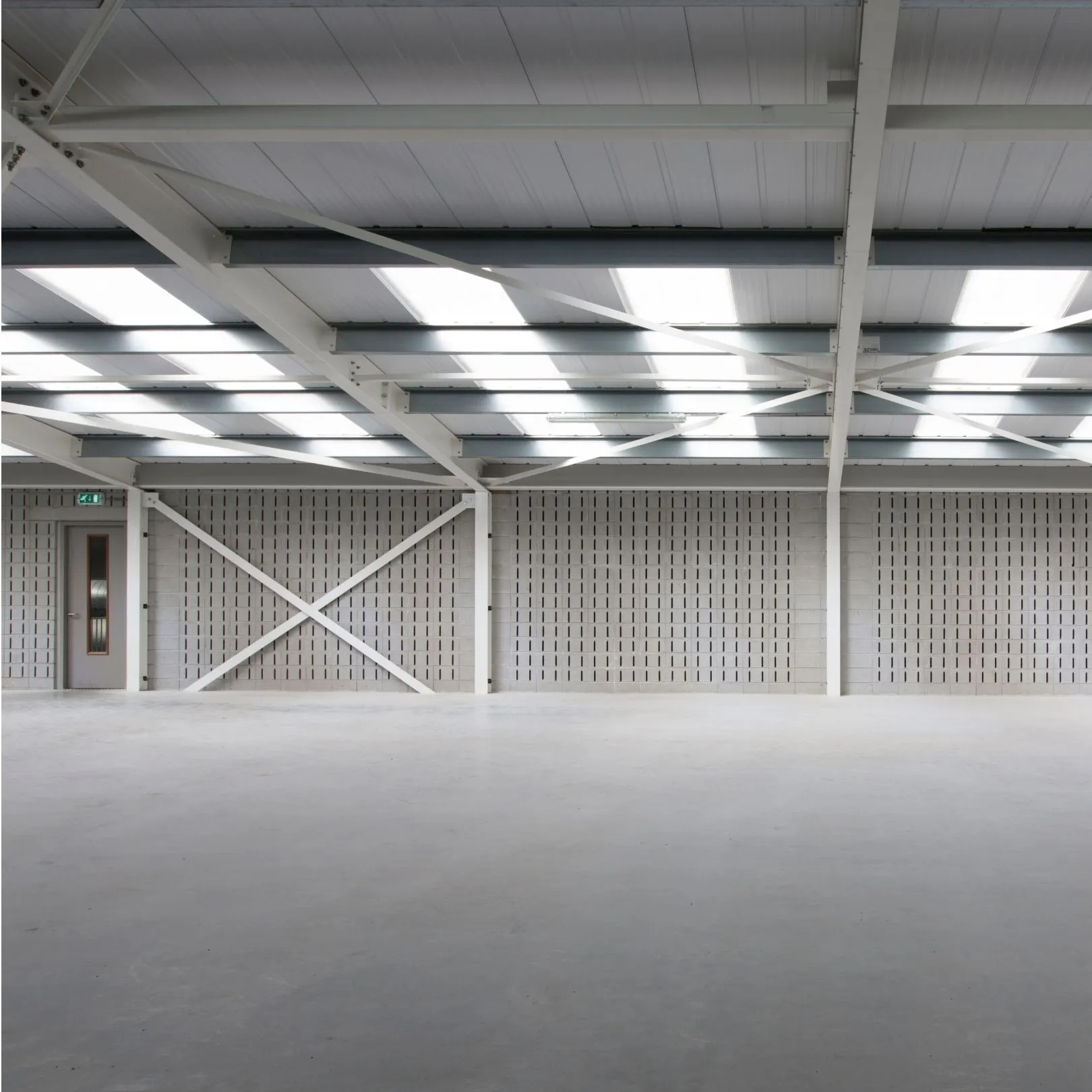 Factory hall wall made of Soundblox® type N blocks