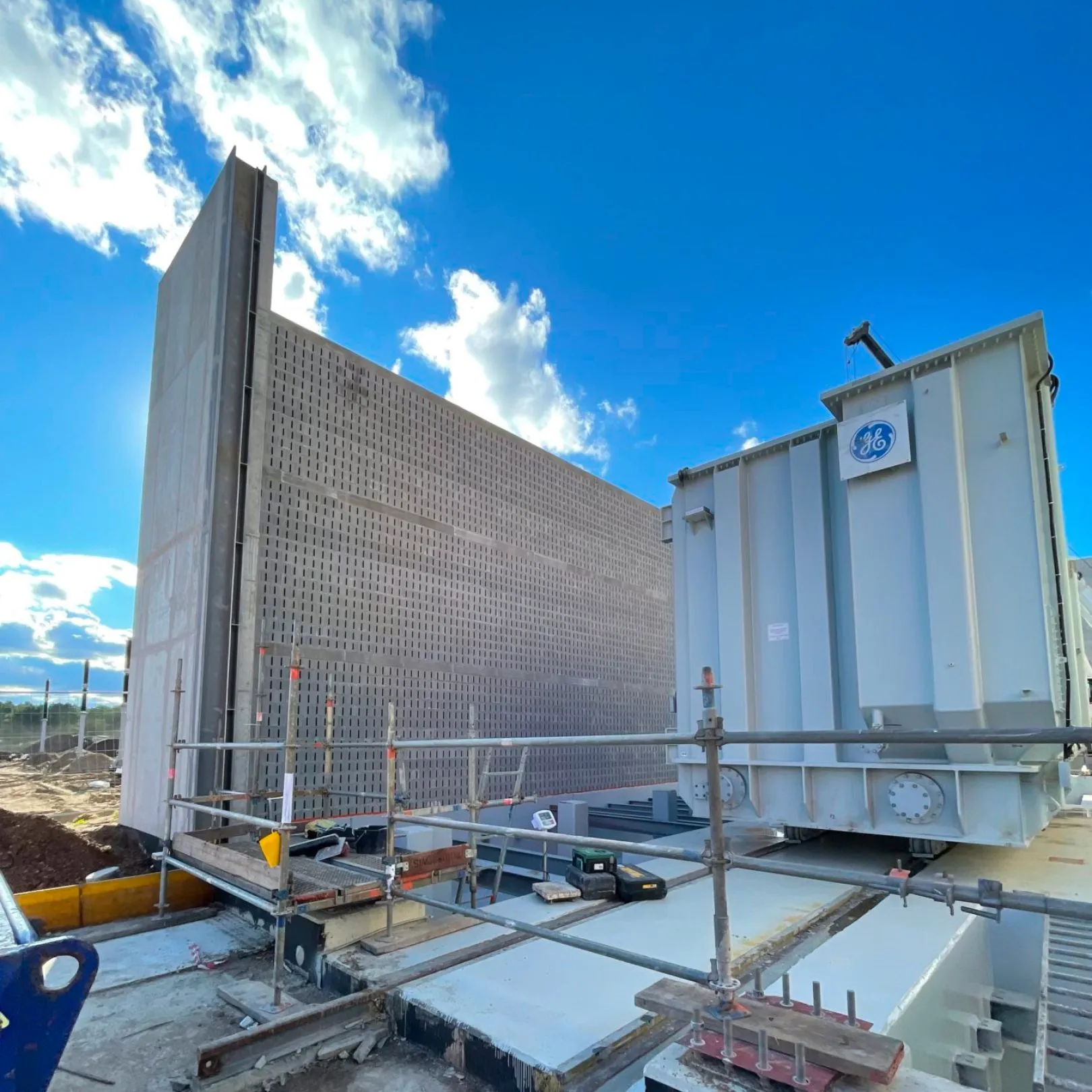 The Dolna Odra power plant block is being built with Soundblox® type N blocks.