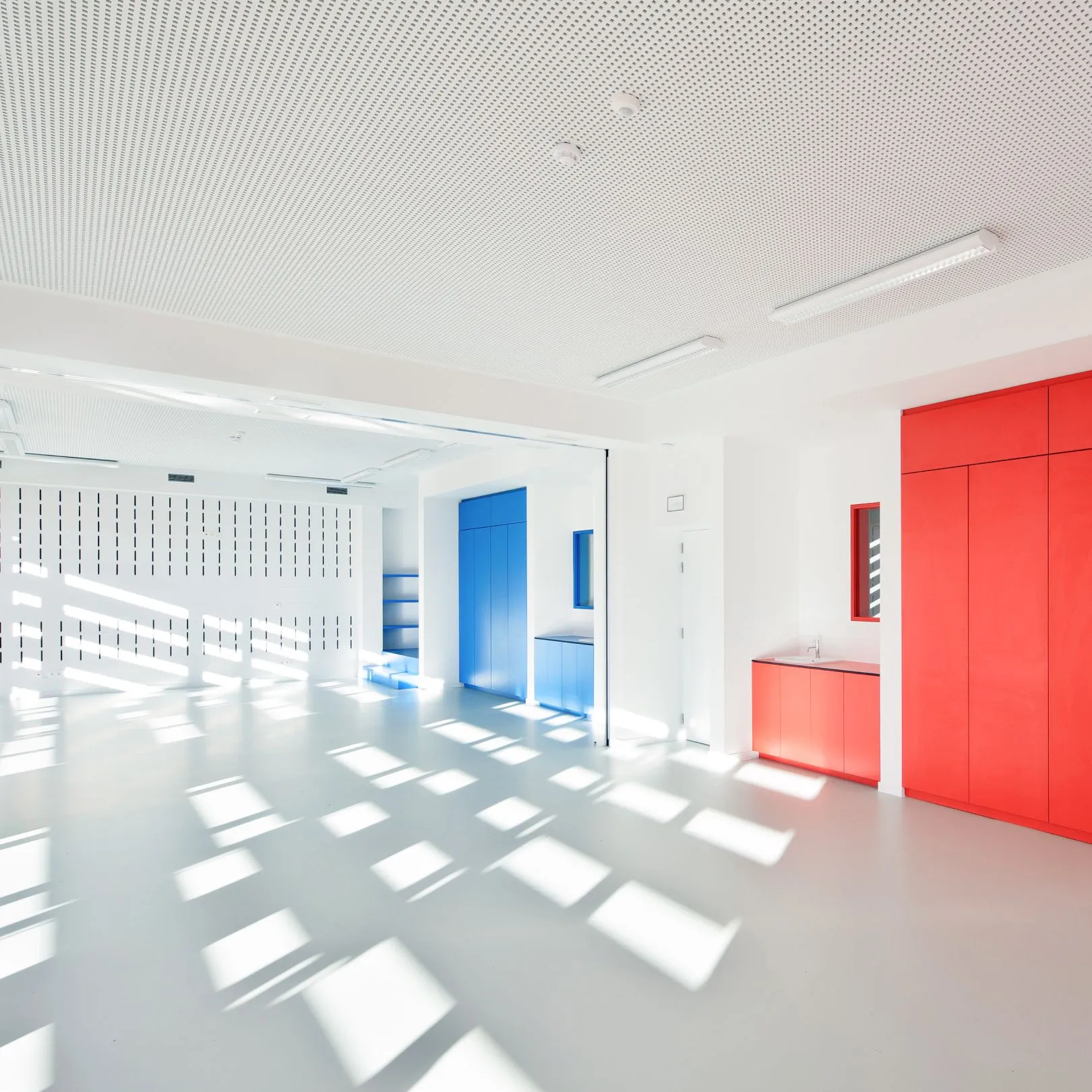 Soundblox® W-type blocks painted white