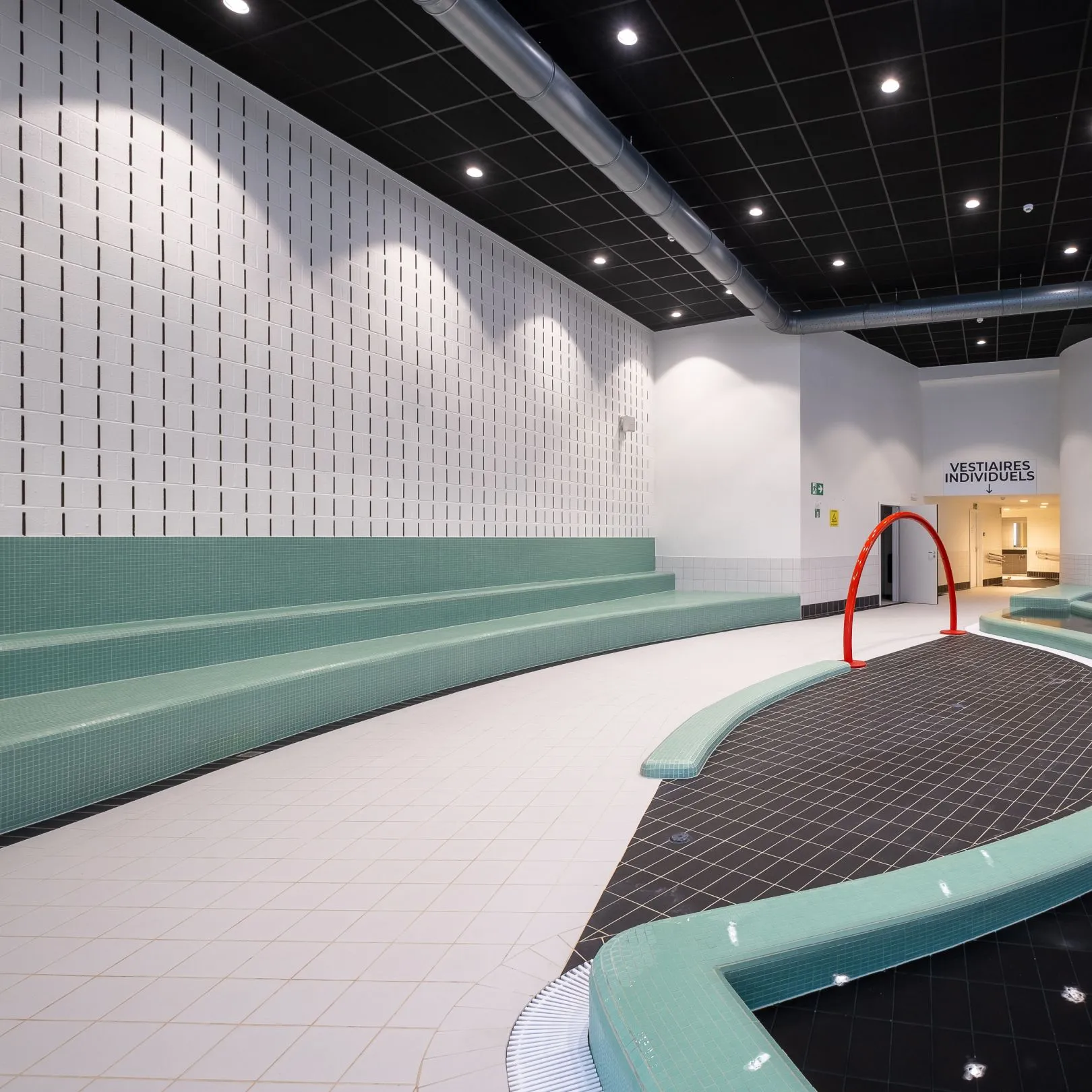 Thanks to their moisture resistance, Soundblox® is an excellent solution for swimming pools