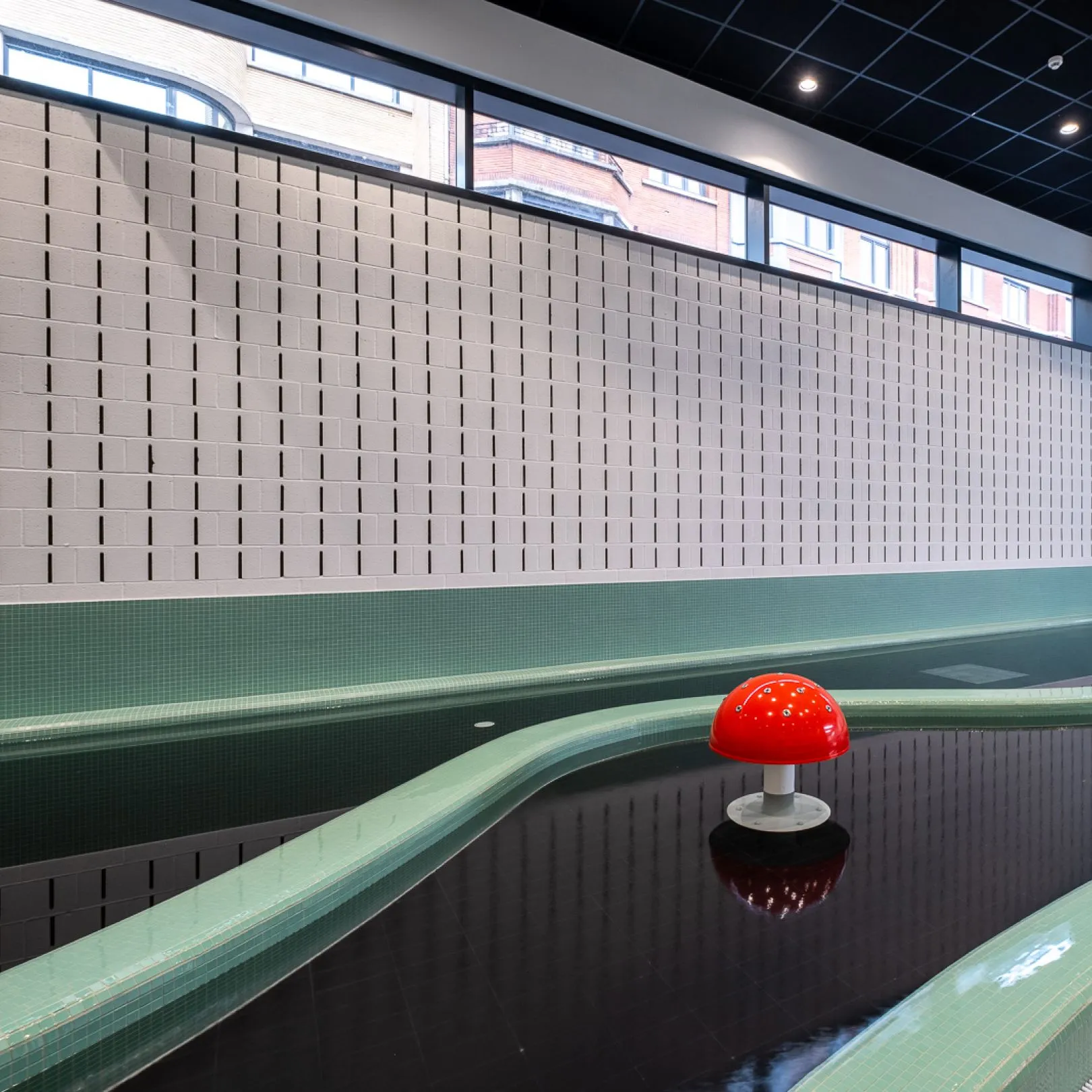 Thanks to their moisture resistance, Soundblox® is an excellent solution for swimming pools