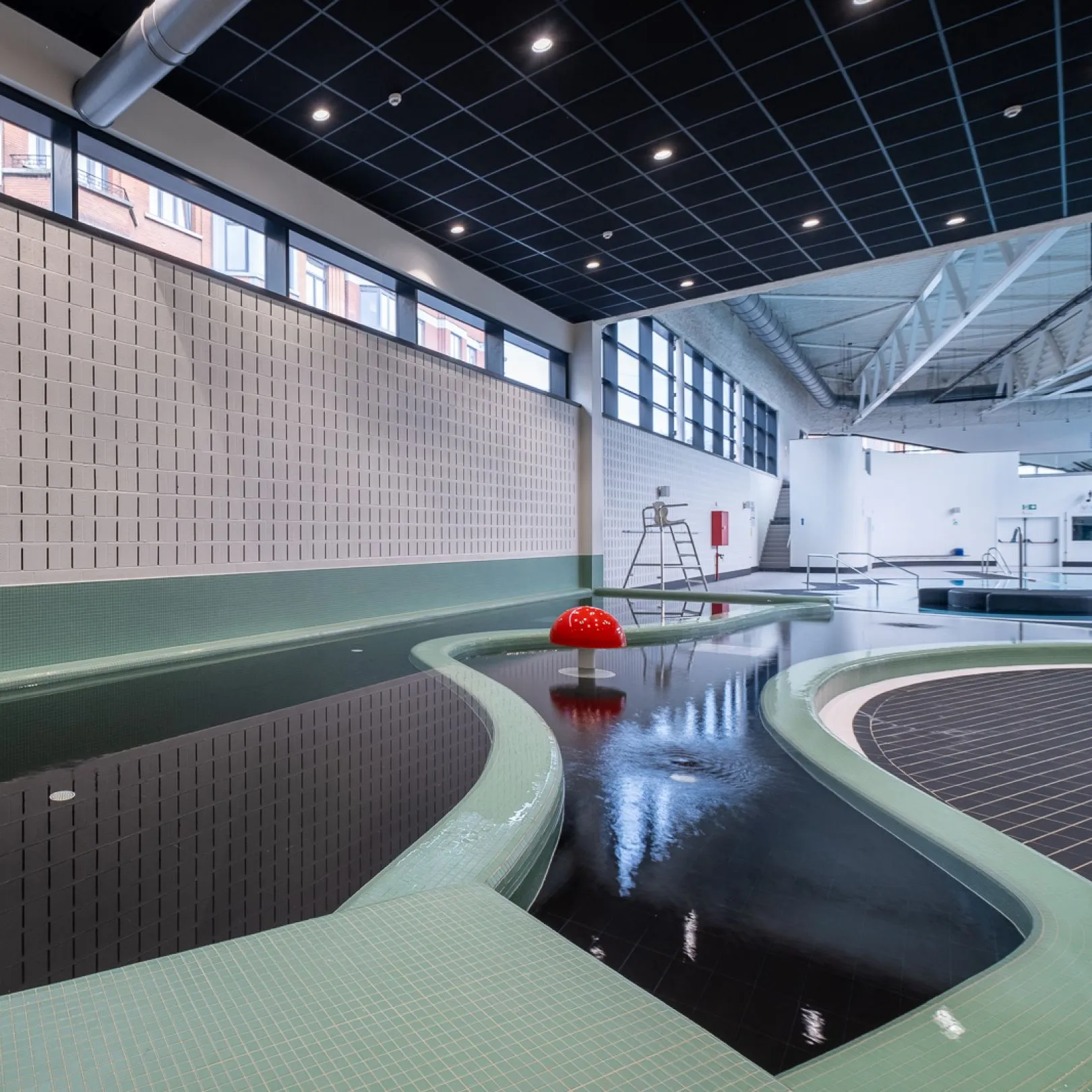 Thanks to their moisture resistance, Soundblox® is an excellent solution for swimming pools