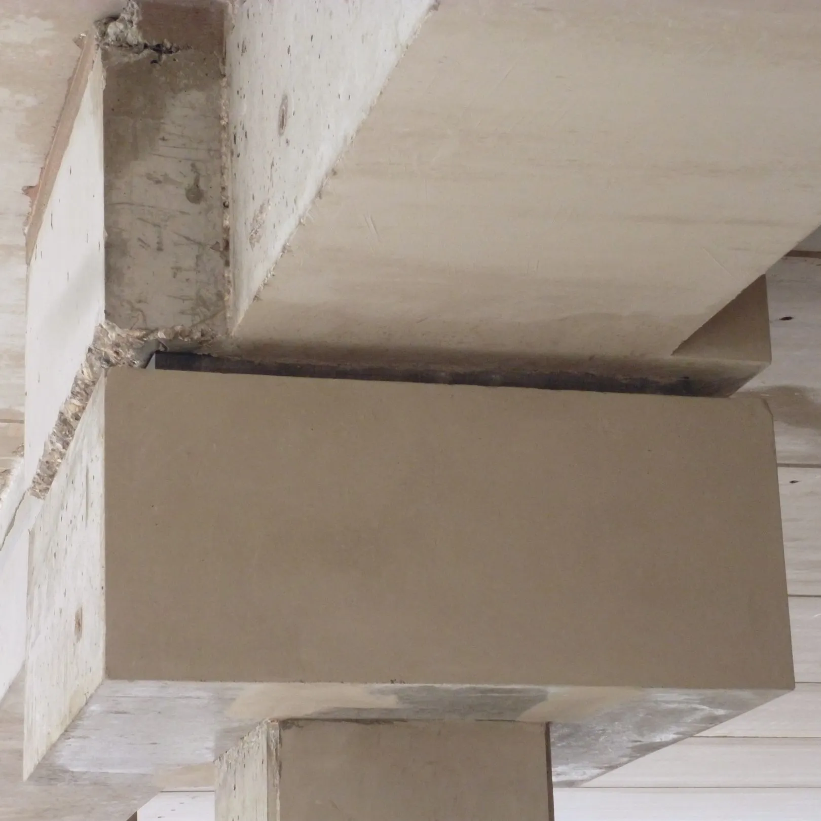 Cut off above the pole head