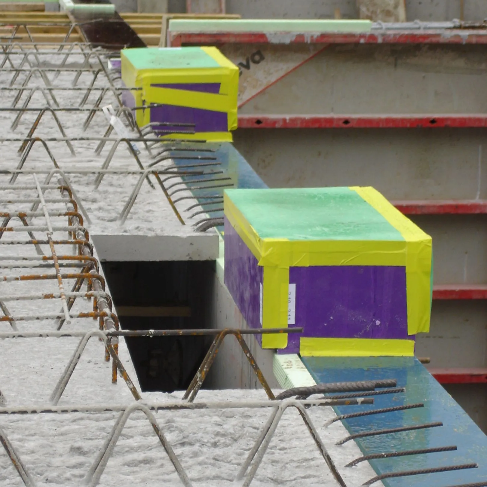 Vibration isolation of connecting teeth