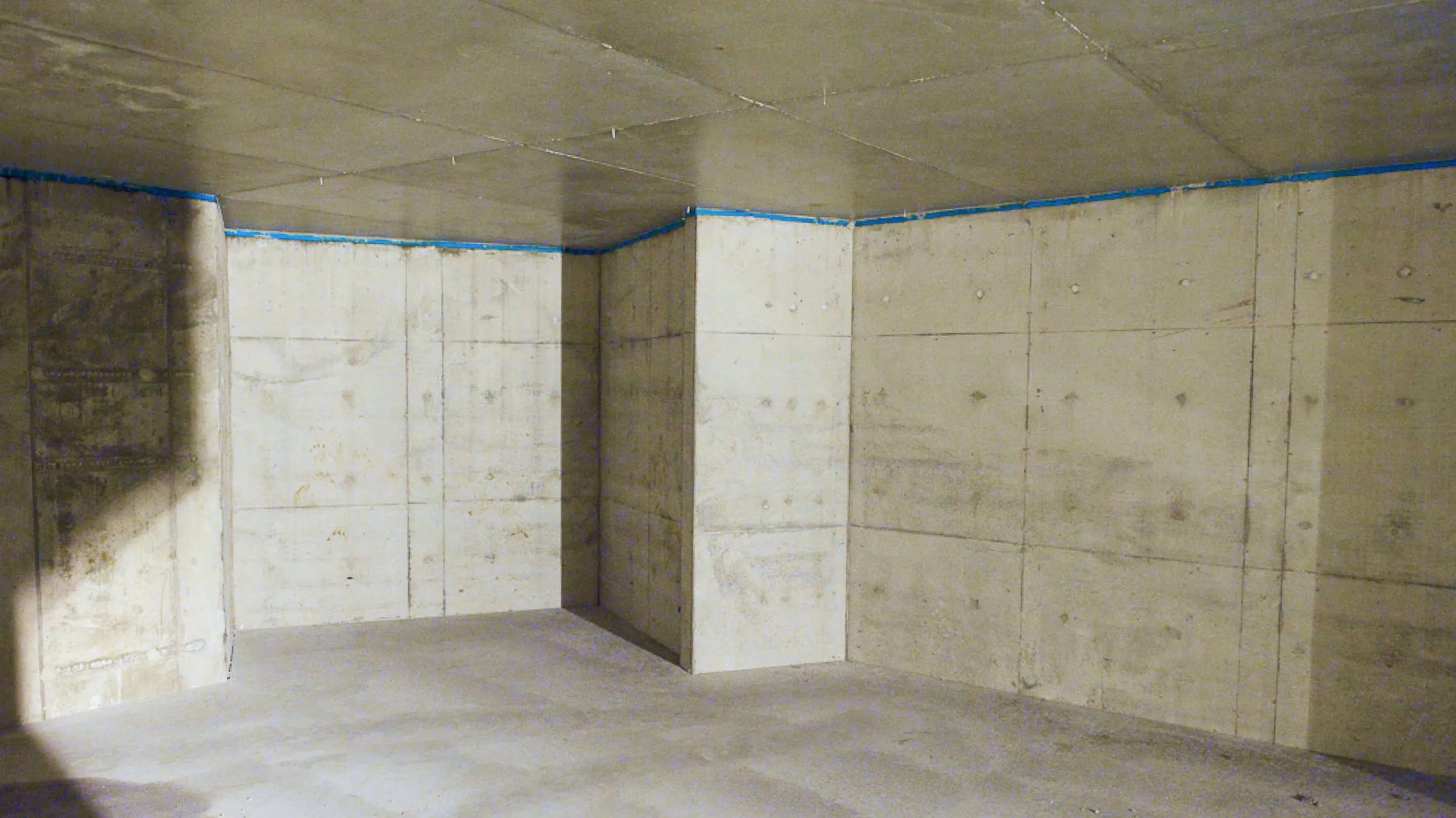 Vibration isolation by cutting off the basement floor