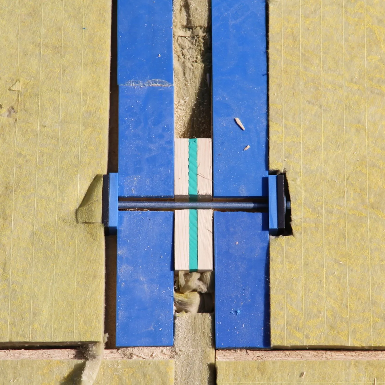 Detail of the connection with Sylodyn® vibration isolation