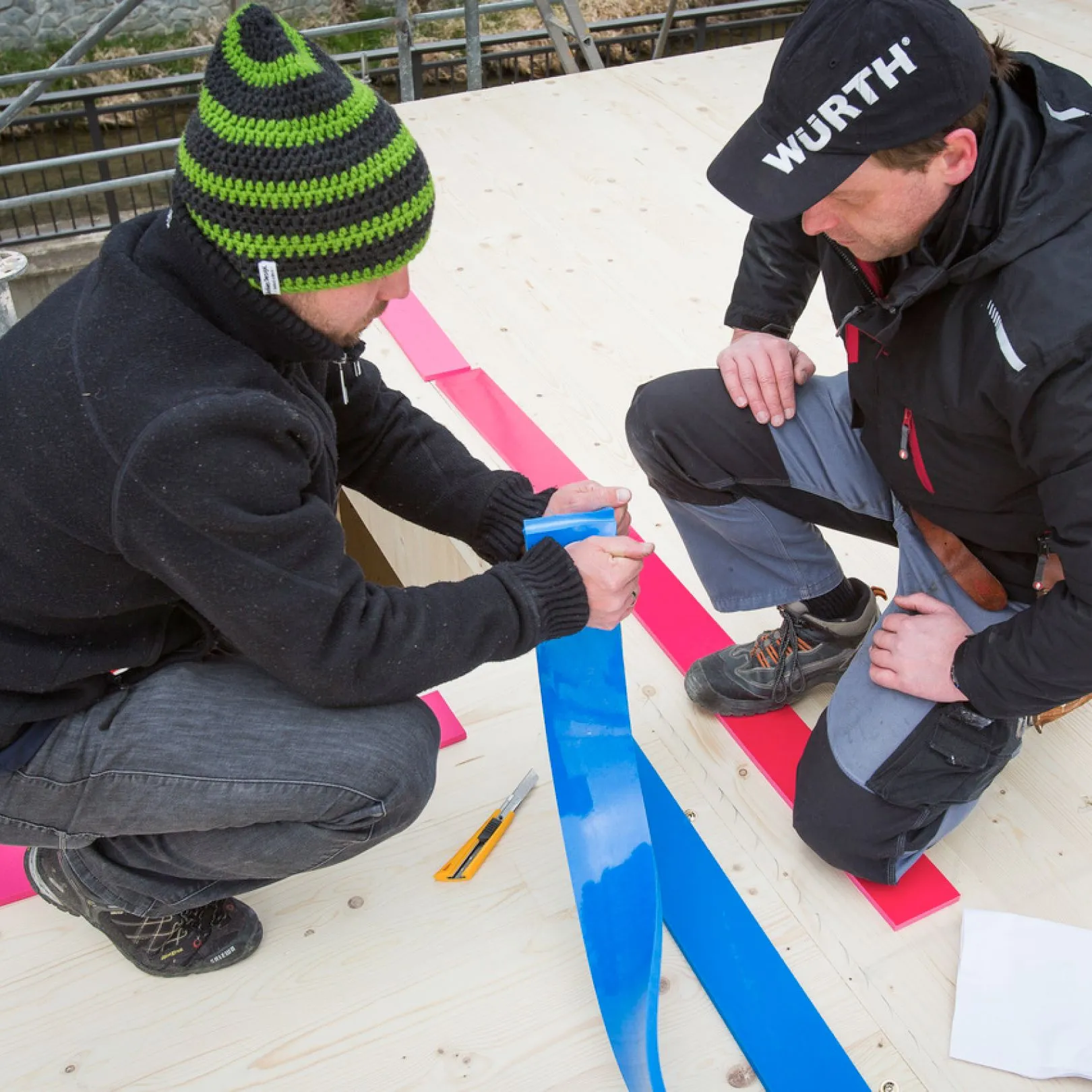 Installation of Sylodyn® stripes on the construction site