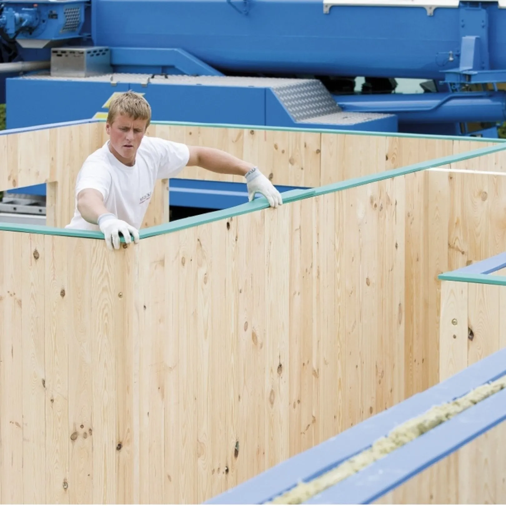 Installation of Sylodyn® stripes on the construction site